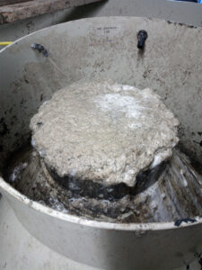 Sludge discharge after-the recycling process